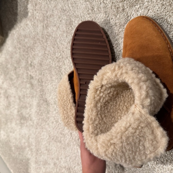 Clarks Tan Shearling Ankle Boots - Picture 4 of 4